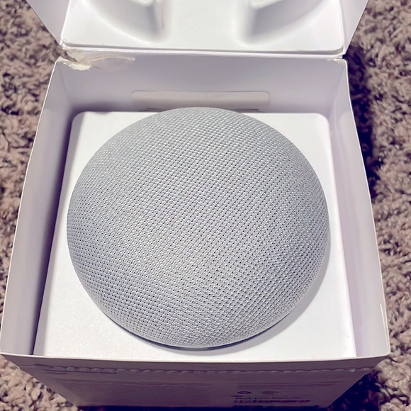 Google Home Mini - Picture 2 of 5